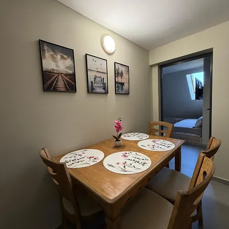 Valmar Guest *